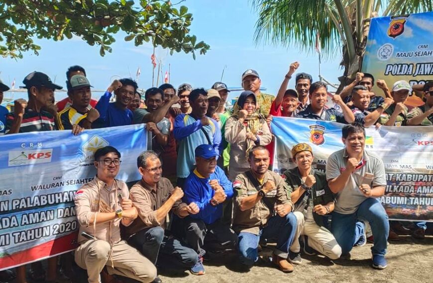 Kerjasama Penambang dan Nelayan di Palabuhanratu, Jawa Barat