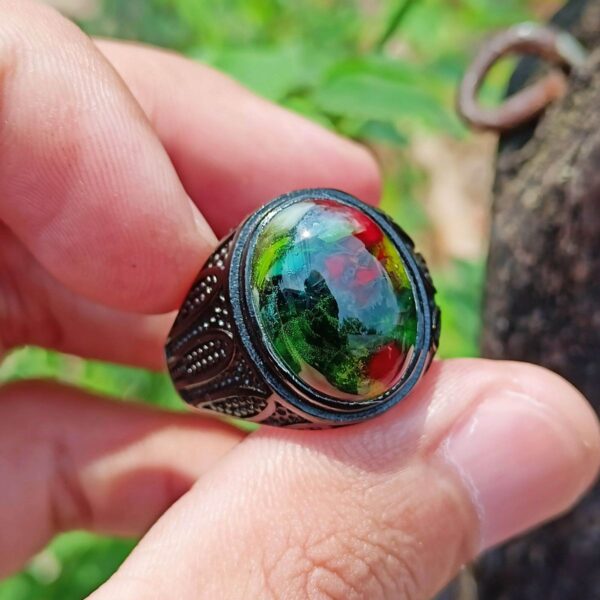 Batu Akik Pancawarna: Batu Ikonik Garut dengan Kombinasi Warna Alami yang Menjadi Ciri Khas Kolektor