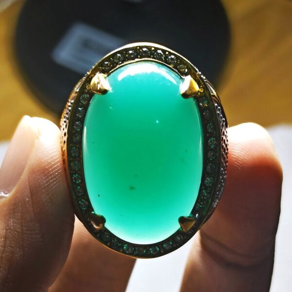 Batu Akik Kalsedon: Batu Berwarna Lembut dengan Karakter Tenang dan Serbaguna