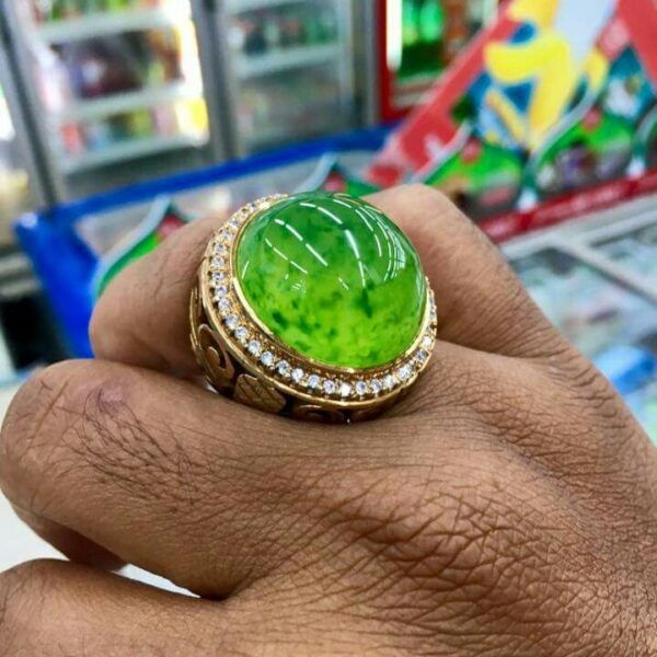 Batu Akik Sungai Dareh: Batu Hijau Khas Sumatera Barat dengan Kilau Cerah yang Meningkatkan Kharisma