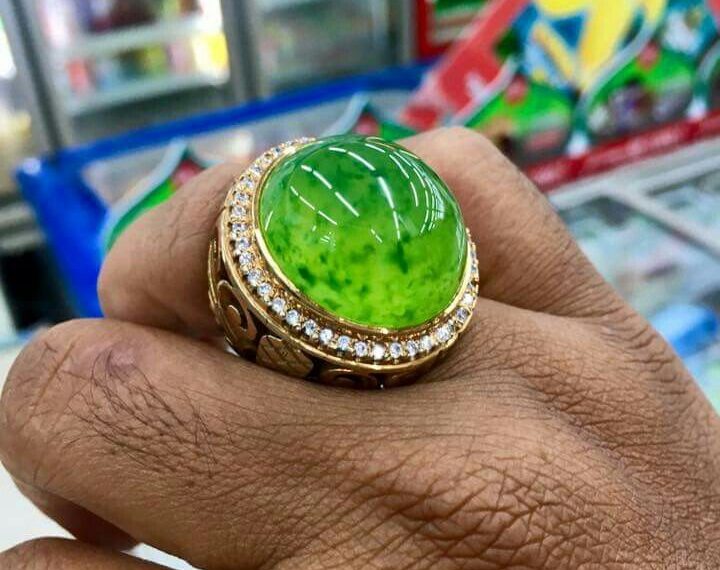 Batu Akik Sungai Dareh: Batu Hijau Khas Sumatera Barat dengan Kilau Cerah yang Meningkatkan Kharisma