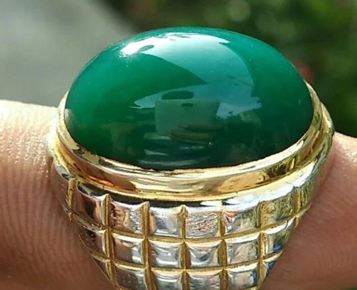 Batu Akik Bacan Hijau: Batu Khas Maluku Utara yang Terkenal dengan Proses Metamorfosis Alaminya