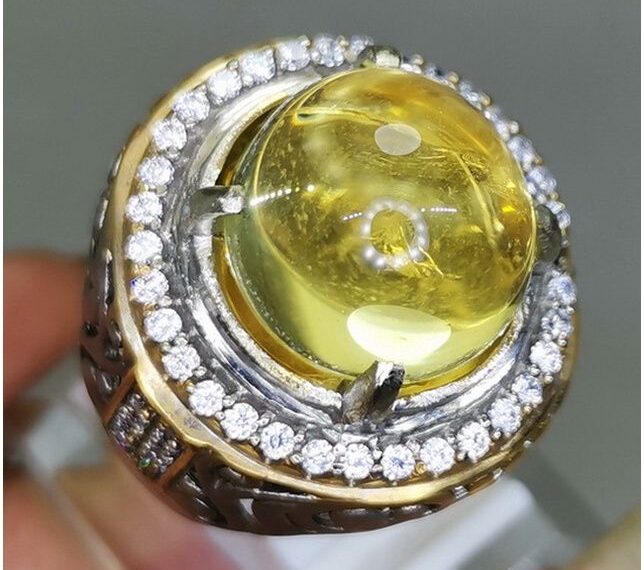 Batu Kecubung Kuning: Batu Kuarsa Kuning Alami Indonesia dengan Warna Hangat Alami