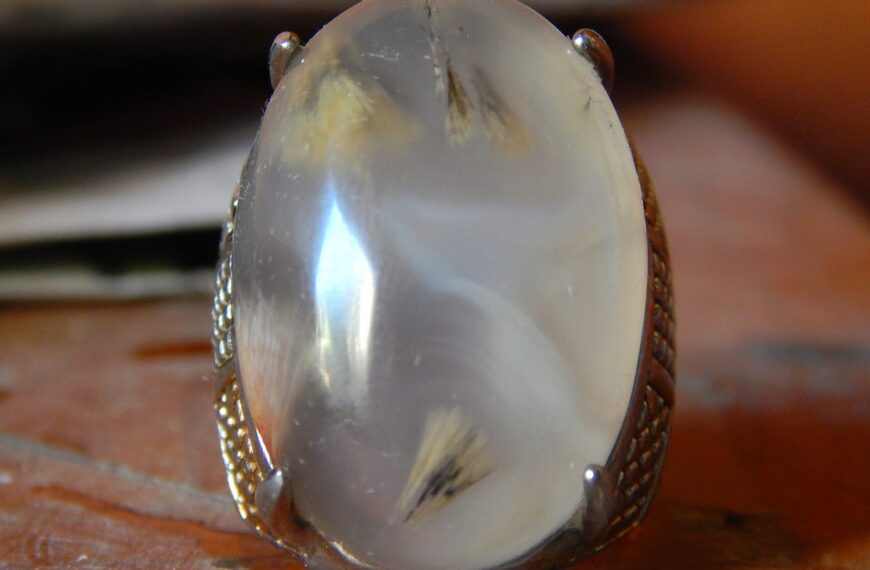 Batu Akik Serat Emas Sumbawa: Batu Akik Khas Nusa Tenggara Barat dengan Kilau Serat Alami