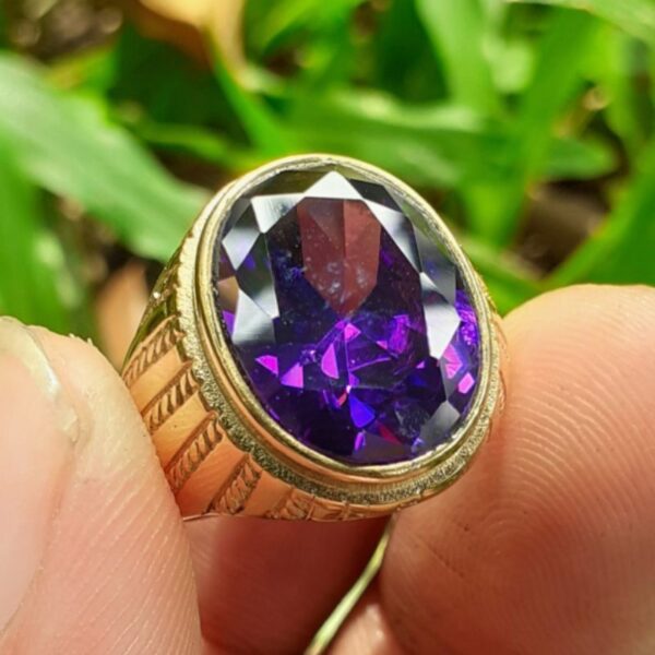 Batu Kecubung Ungu: Batu Kuarsa Ungu Alami Indonesia dengan Kilau Elegan