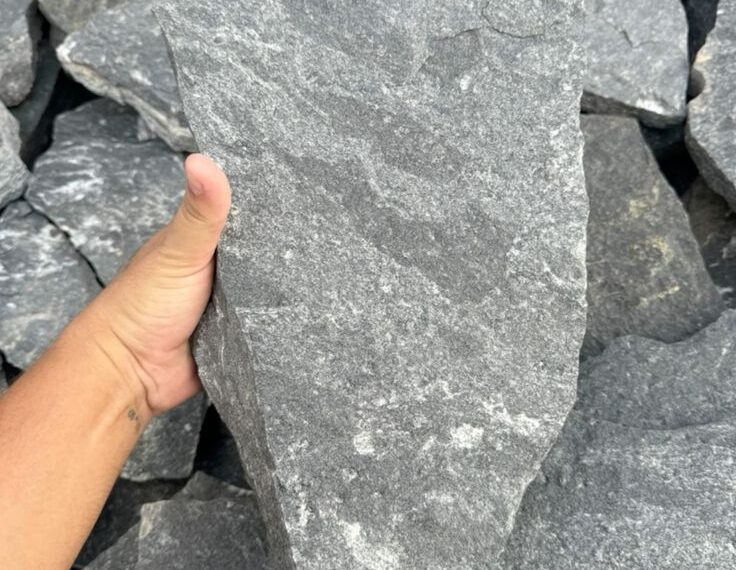 Batu Andesit Jawa Barat: Batu Alam Indonesia dengan Karakter Kuat dan Tekstur Alami