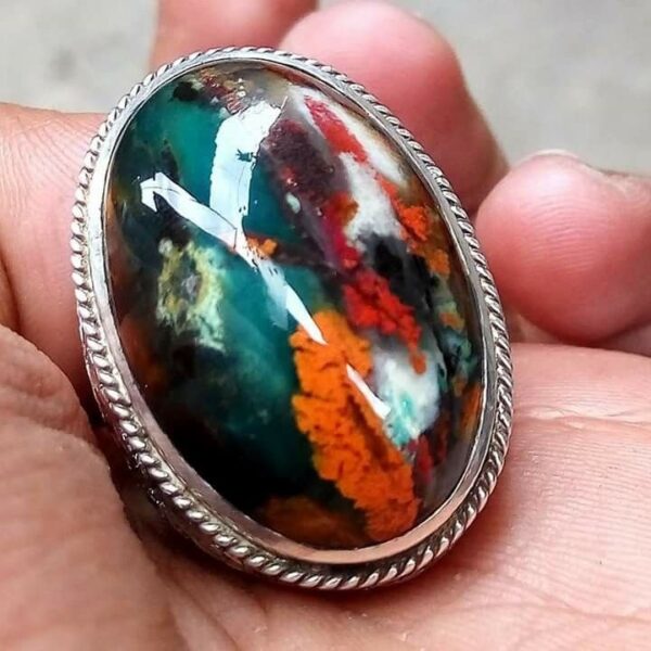 Batu Naga Sui: Batu Hias Khas Indonesia dengan Motif Alami Bernuansa Artistik