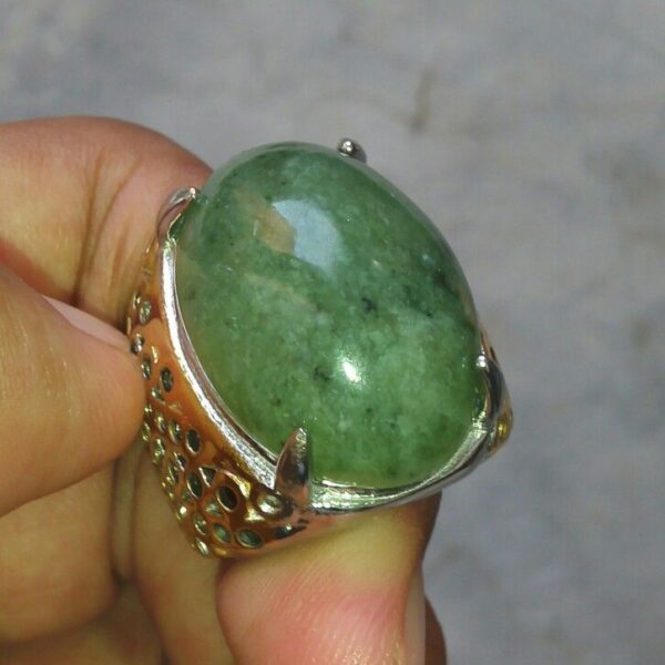 Batu Serpentin Nusantara: Batu Alam Khas Indonesia dengan Warna Hijau Alami dan Tekstur Halus