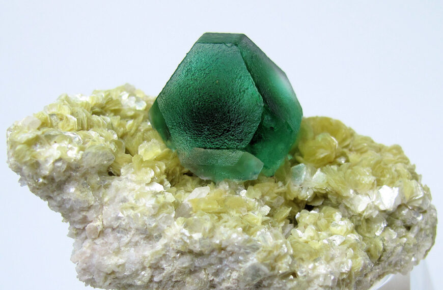 Fluorit, Mineral Sumber Fluor yang Penting bagi Industri Modern