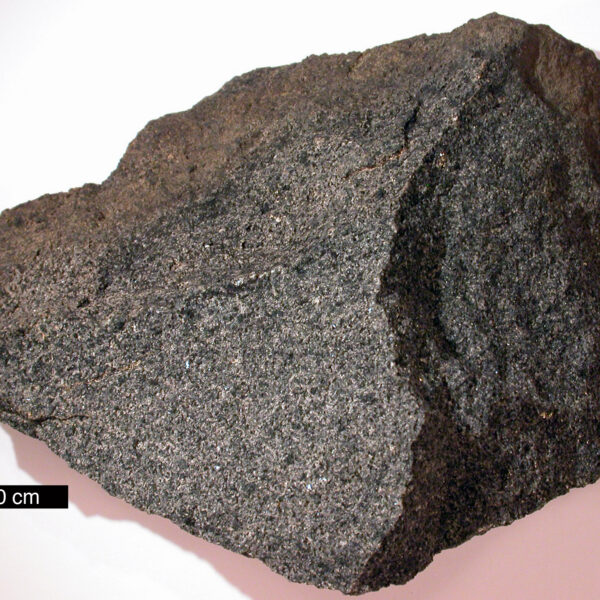 Gabro, Batuan Beku Dalam Berwarna Gelap dengan Potensi Produk Premium