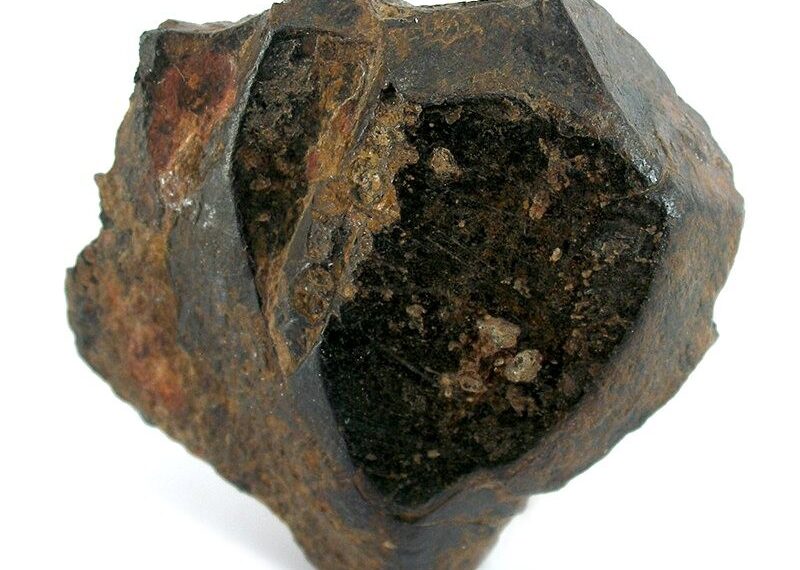 Ilmenit, Sumber Titanium Penting untuk Industri Modern