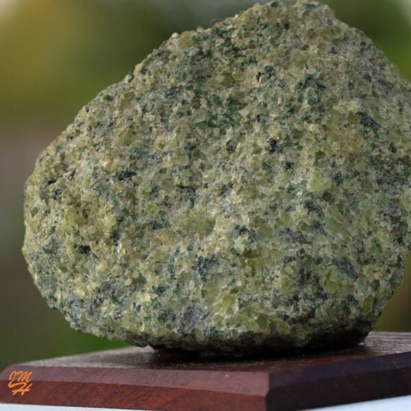 Peridotit, Batuan Beku Dalam yang Berkaitan dengan Kekayaan Mineral