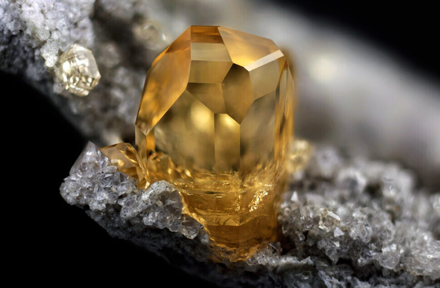 Topas, Batu Serbaguna dengan Potensi Besar di Dunia Desain dan Visual