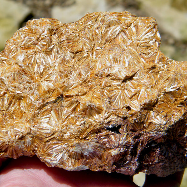 Pirofilit, Mineral Lembut yang Bisa Diolah Jadi Produk Presisi dan Estetika