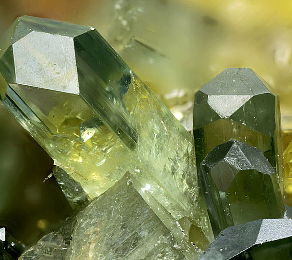 Diopsid, Mineral Silikat dengan Potensi sebagai Batu Hias dan Industri