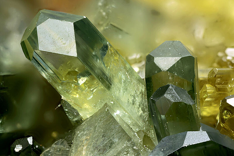 Diopsid, Mineral Silikat dengan Potensi sebagai Batu Hias dan Industri