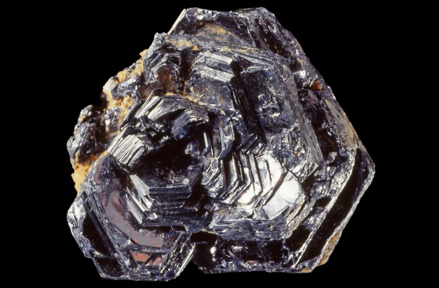 Molybdenite, Mineral Sumber Molibdenum untuk Industri Baja Modern