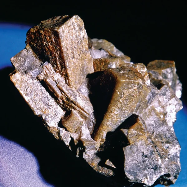 Andalusite, Mineral Metamorf dengan Ketahanan Tinggi terhadap Suhu Ekstrem