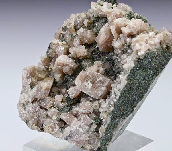 Lawsonite, Mineral Langka Penanda Tekanan Tinggi dalam Bumi