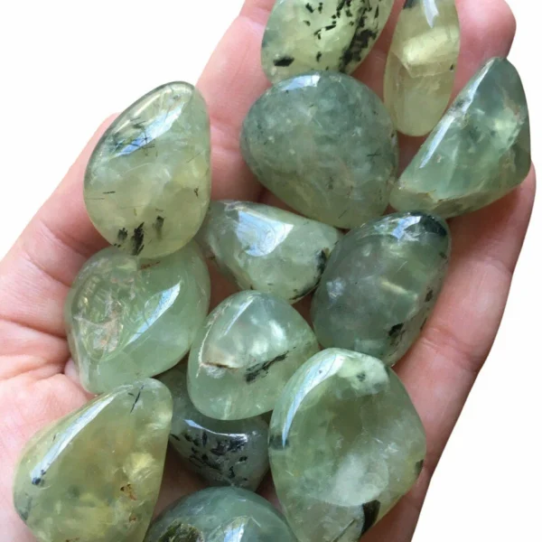 Prehnite, Mineral Hijau Lembut dengan Potensi sebagai Batu Hias