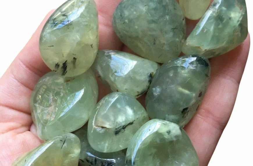 Prehnite, Mineral Hijau Lembut dengan Potensi sebagai Batu Hias