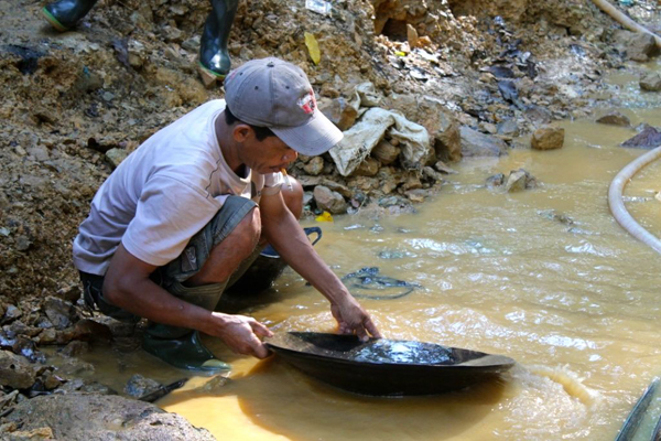 Aktivitas Tambang Emas Rakyat, Pengolahan Manual yang Menjadi Sumber Penghasilan Masyarakat