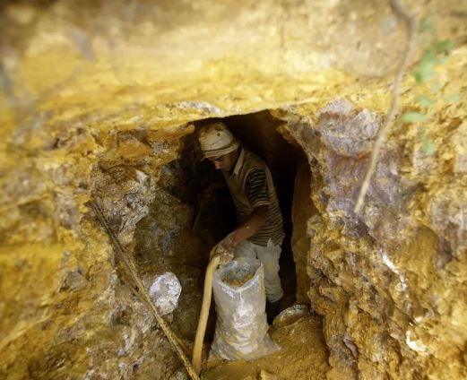 Mengapa Satu Lokasi Tambang Bisa Menghasilkan Lebih dari Satu Jenis Mineral?
