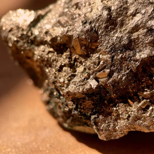 Pirit, Mineral yang Sering Disangka Emas oleh Penambang Pemula