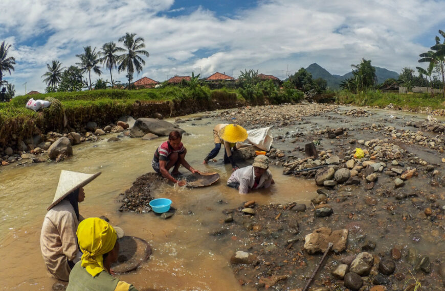 Mengapa Ada Sungai yang Kaya Emas, Sementara Sungai Lain Tidak? Memahami Terbentuknya Endapan Emas Aluvial