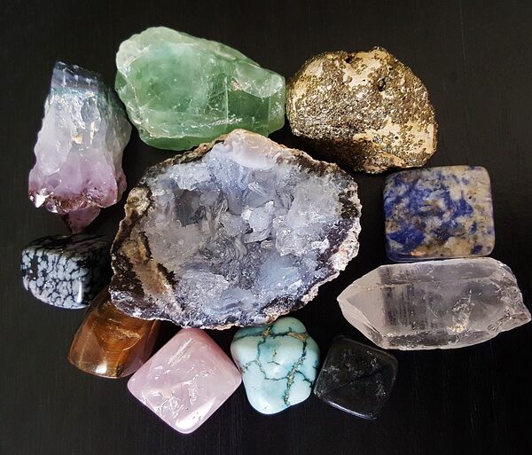 Apa yang Membuat Sebuah Batuan Bisa Memiliki Banyak Warna dalam Satu Bongkahan?